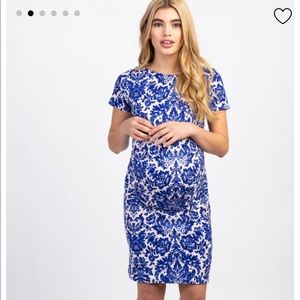 Short sleeve fitted maternity dress